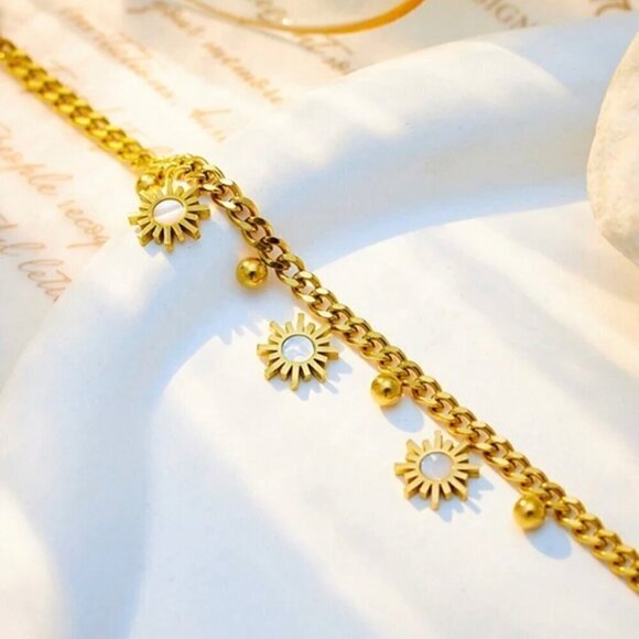 NWT 18K Gold Plated Sun Star Dandle Charms Bracelet For Women 6.5” - Picture 5 of 10